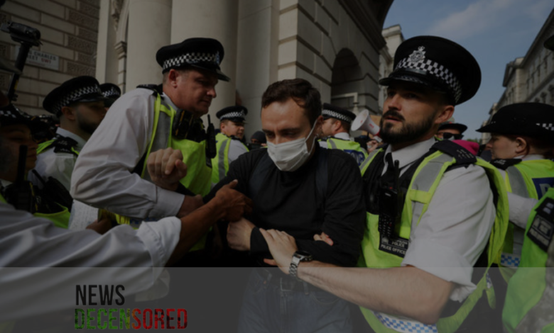 Mass protest at Foreign Office in London calls for an end to arms sales to Israel