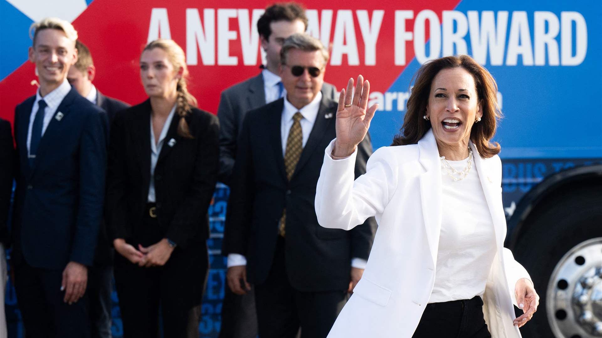 Kamala Harris vows tougher migration and support for sending weapons to Israel.