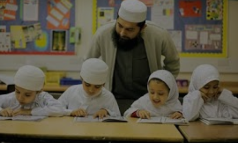 Islamic Education Systems: New Techniques and Difficulties in the Modern Age