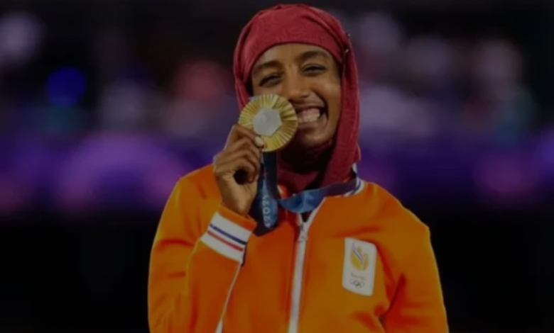 Dutch Runner Sifan Hassan Wears Hijab While Receiving Gold Medal