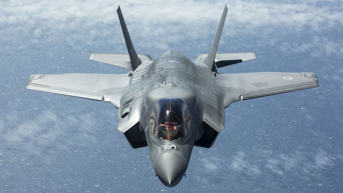 37 British MPs urge the government to stop licensing F-35 parts to Israel.