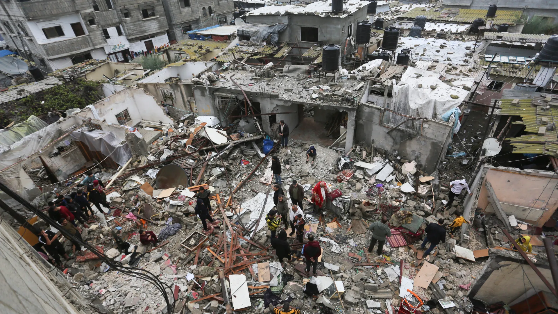 Israeli Airstrike on Gaza School Shelter Leaves 15 Dead, and Death Toll Surpassed 41,534