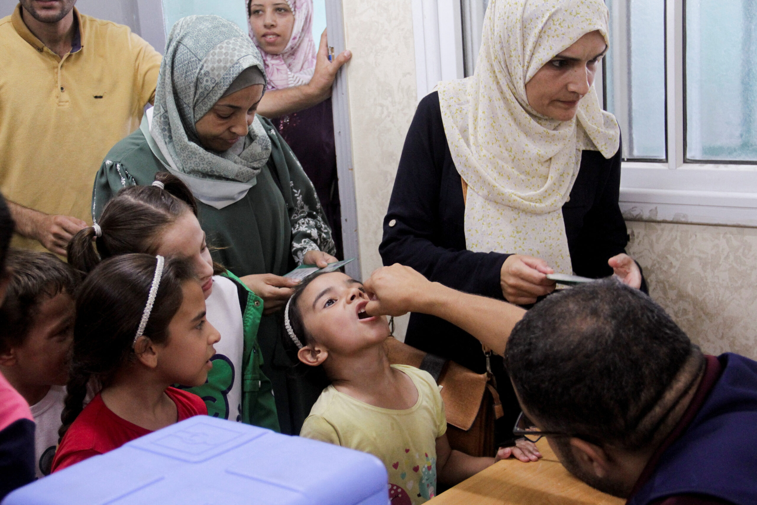 Israeli Soldiers Halt UN Polio Vaccination Convoy in Gaza, Staff Detained and Shots Fired