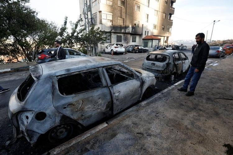 Jewish Settlers Torch Cars on Ramallah Outskirts Amid Rising Tensions in West Bank