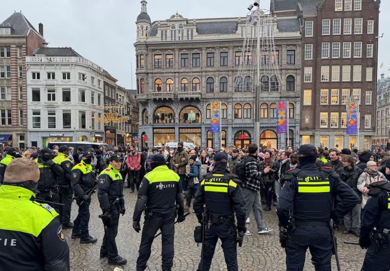 Over 100 Pro-Palestinian Protesters Detained Amid Ban in Amsterdam